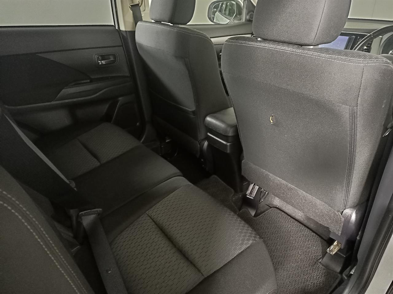 2014 Mitsubishi Outlander 7 seats 