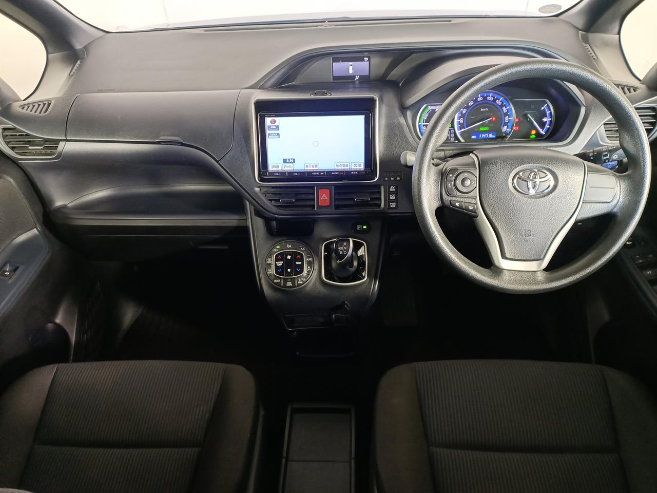 2014 Toyota Noah Hybrid 
