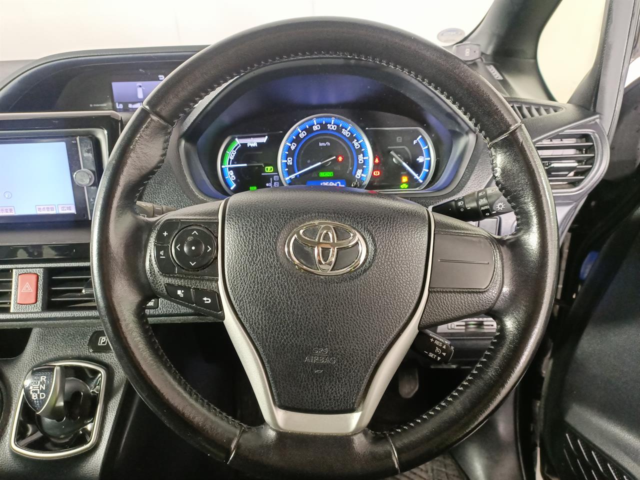 2014 Toyota Voxy Hybrid 