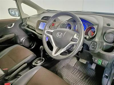2011 Honda Fit Jazz Shuttle Hybrid 
